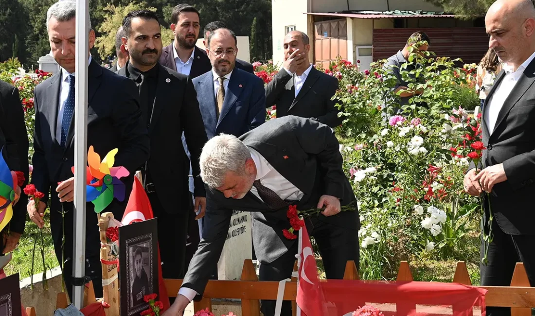 Aziz Şehitler ve Hayatını Kaybeden Öğrenciler Kabri Başında Dualarla Anıldı Program kapsamında Başkan Fırat Görgel ve şehir protokolü, 15 Nisan