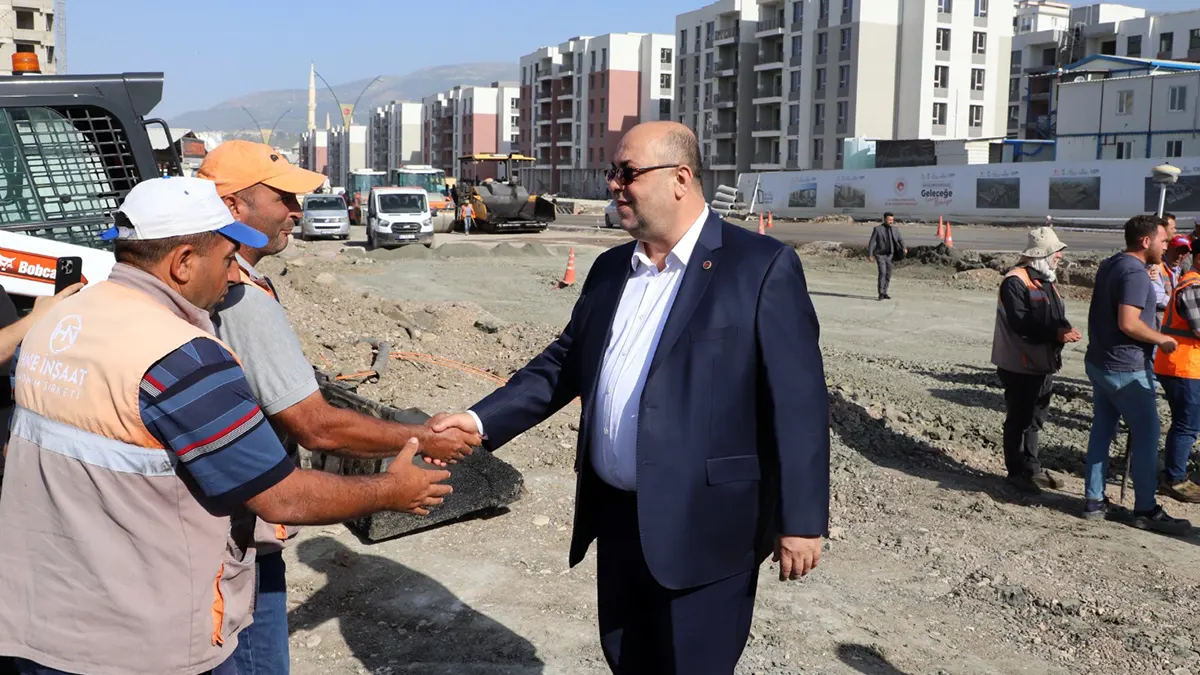 baskan akpinar dogukent mahallesinde devam eden calismalari yerinde inceledi
