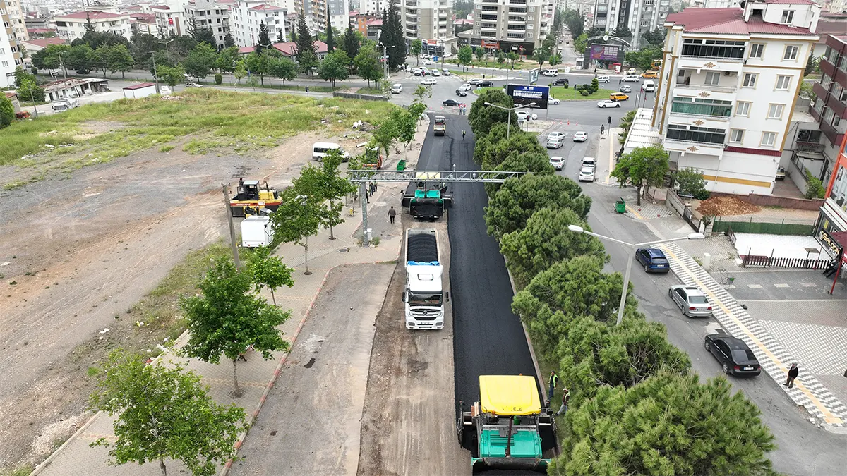 buyuksehir ahir dagi caddesinde asfalt serimine basladi