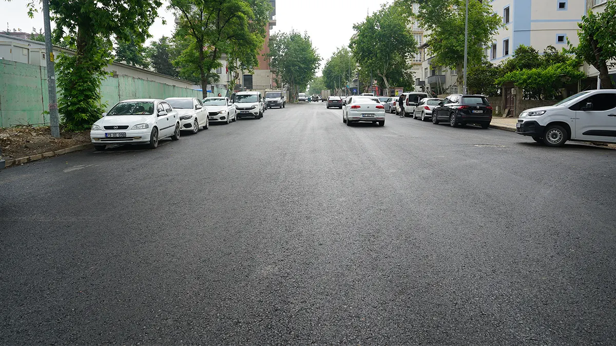 buyuksehir cahit zarifoglu caddesinin asfaltini bastan uca yeniledi