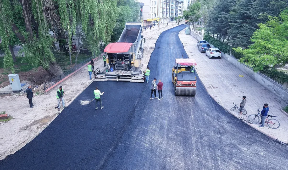 Toplam 2,5 kilometre uzunluğundaki cadde, modern asfaltla kaplanarak daha güvenli