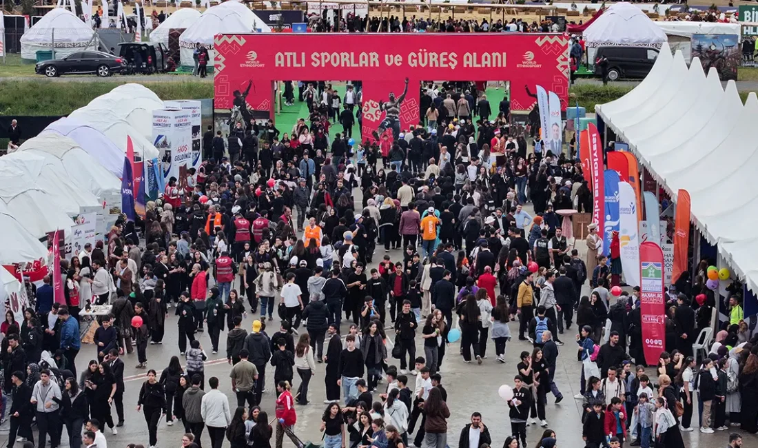 Festivalde Kahramanmaraş’a özgü ürünlerin sergilendiği çadırda ziyaretçiler, şehrin köklü geçmişini