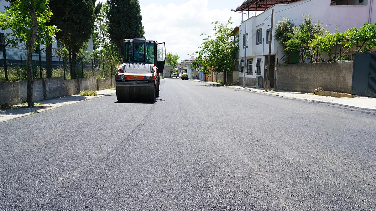 Büyükşehir, Yavuz Selim Mahallesi’nde 3 Arteri Daha Sıcak Asfaltla Buluşturuyor 1 buyuksehir yavuz selim mahallesinde arteri daha sicak asfaltla bulusturuyor