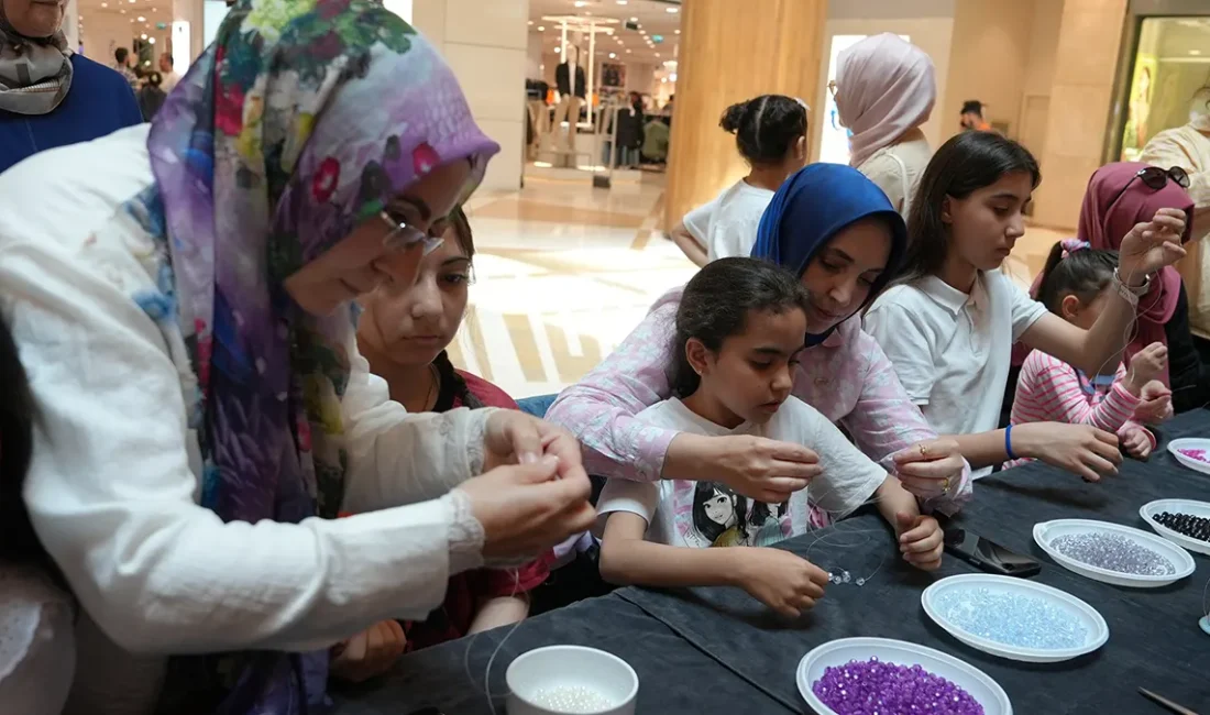 Çocukların kendi emekleriyle hazırladığı hediyeler, annelere duyulan sevginin en saf
