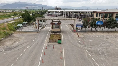 Kurbanlık almak isteyen vatandaşlar da Büyükşehir Belediyesinin oluşturduğu kontrollü ortamda,