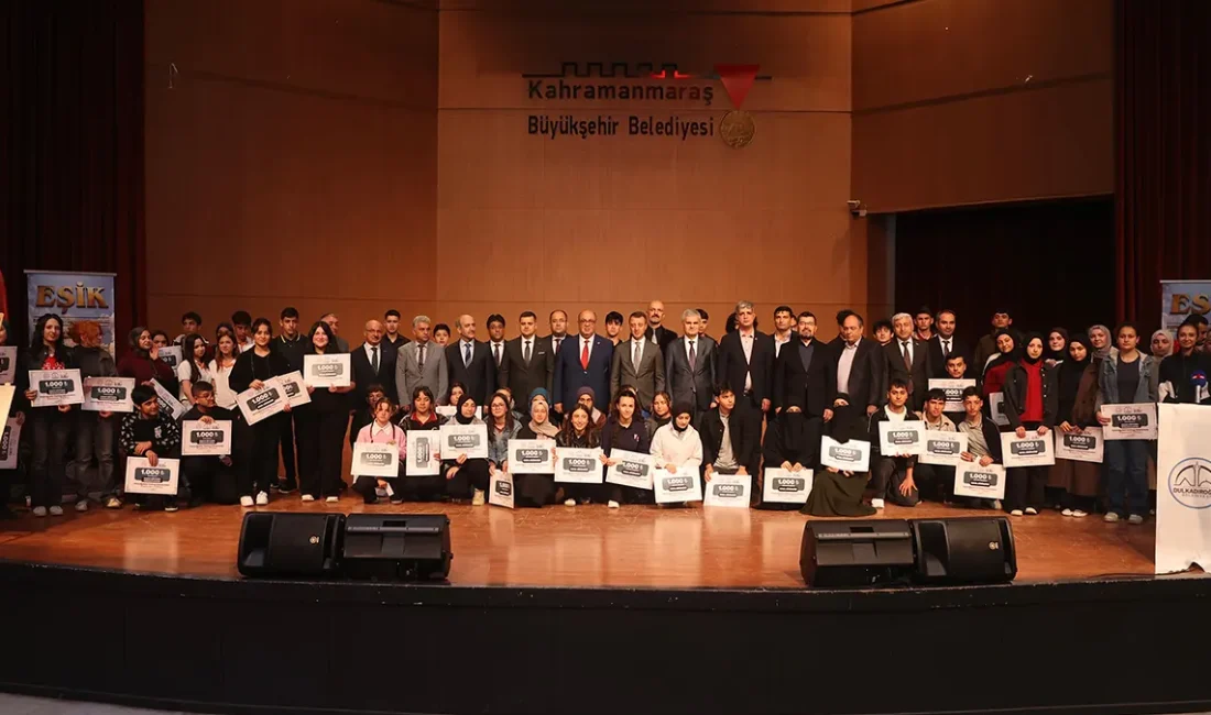 Programda konuşan Dulkadiroğlu Belediye Başkanı Mehmet Akpınar, EŞİK Projesi’nin gençlerin