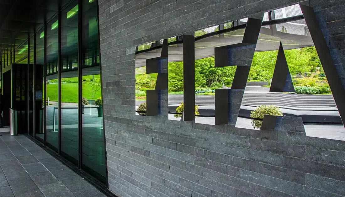 FIFA’nın yayımladığı güncel disiplin listesinde, mali anlaşmazlıklar ve mevzuata aykırılık