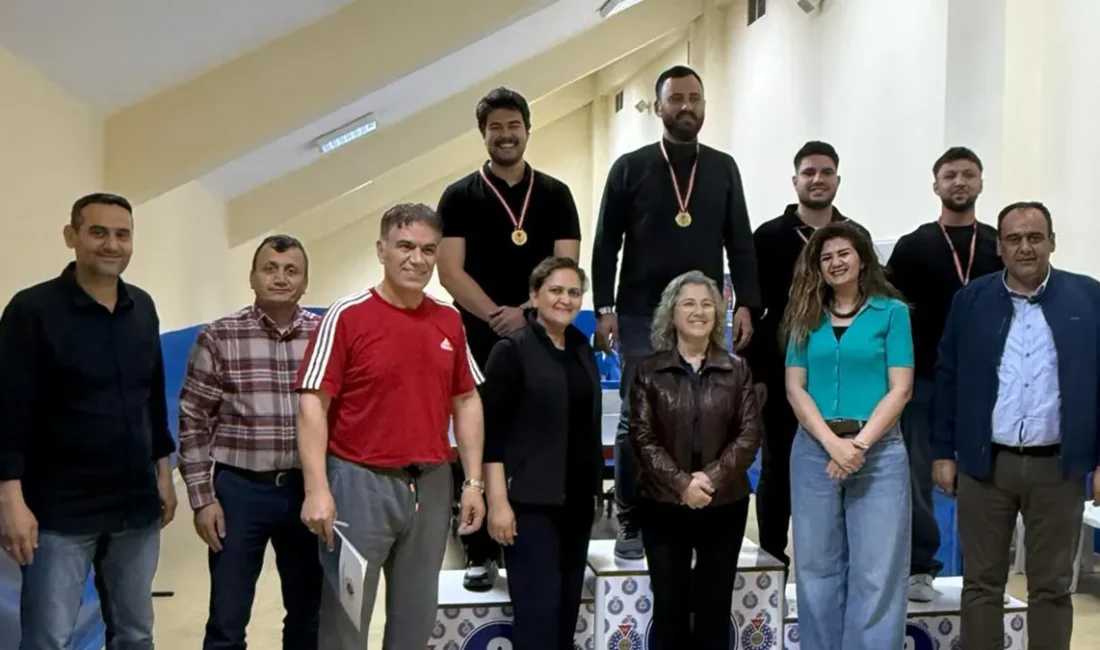 Turnuvada erkekler kategorisinde birinciliği Tıp Fakültesi öğrencisi Ubeydullah Kırlar elde