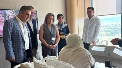 Kurban Bayramı kapsamında gerçekleştirilen ziyaret programında hastane servislerini gezen hastane