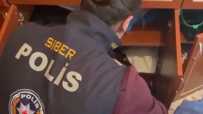 Soruşturma kapsamında yapılan incelemelerde, şüphelilere ait hesaplarda yaklaşık 80 milyon