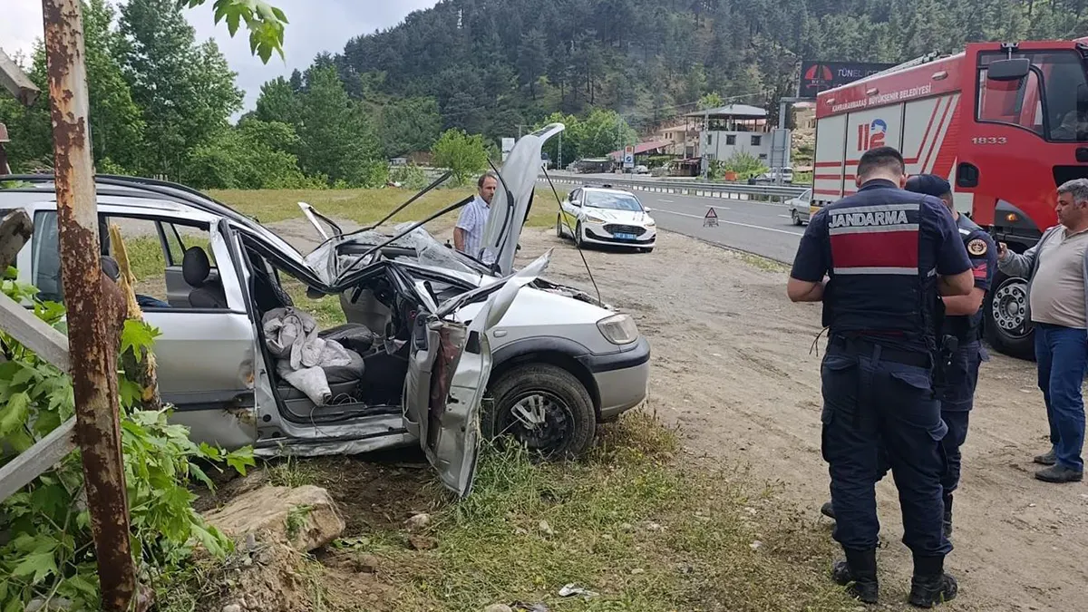 Kahramanmaraş’ta Otomobil Elektrik Direğine Çarptı: 1 Yaralı 1 kahramanmarasta otomobil elektrik diregine carpti yarali
