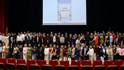 Programın açılış konuşmasını yapan Hemşirelik Bölüm Başkanı Prof. Dr. Mehtap