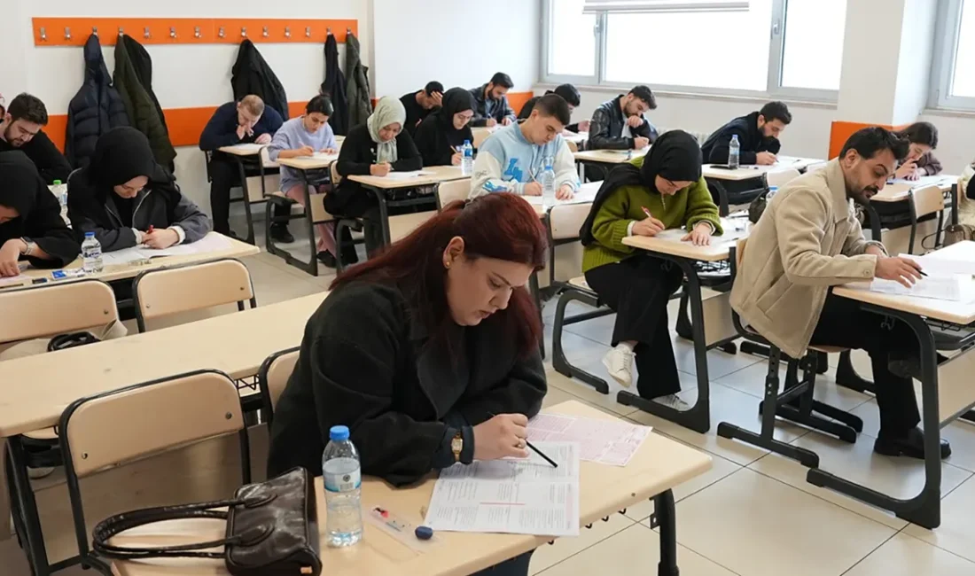 Gerçek sınav koşullarını yansıtan uygulama sayesinde öğrenciler hem zaman yönetimi