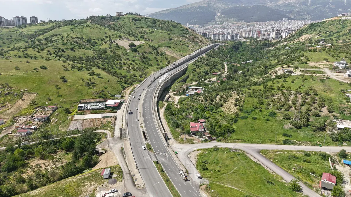 Sümbüllü Caddesi Çift Yönlü Olarak Trafiğe Kapatıldı! 1 sumbullu caddesi cift yonlu olarak trafige kapatildi