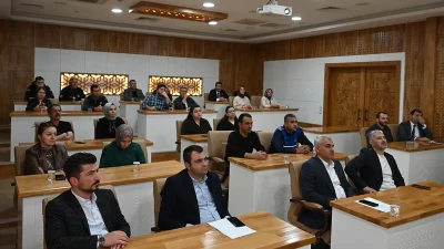 Türkoğlu'ndaki eğitimde konuşan Eğitimci-Tarihçi-Yazar Mehmet Işık, baskıcı aile modelinin çocuklar
