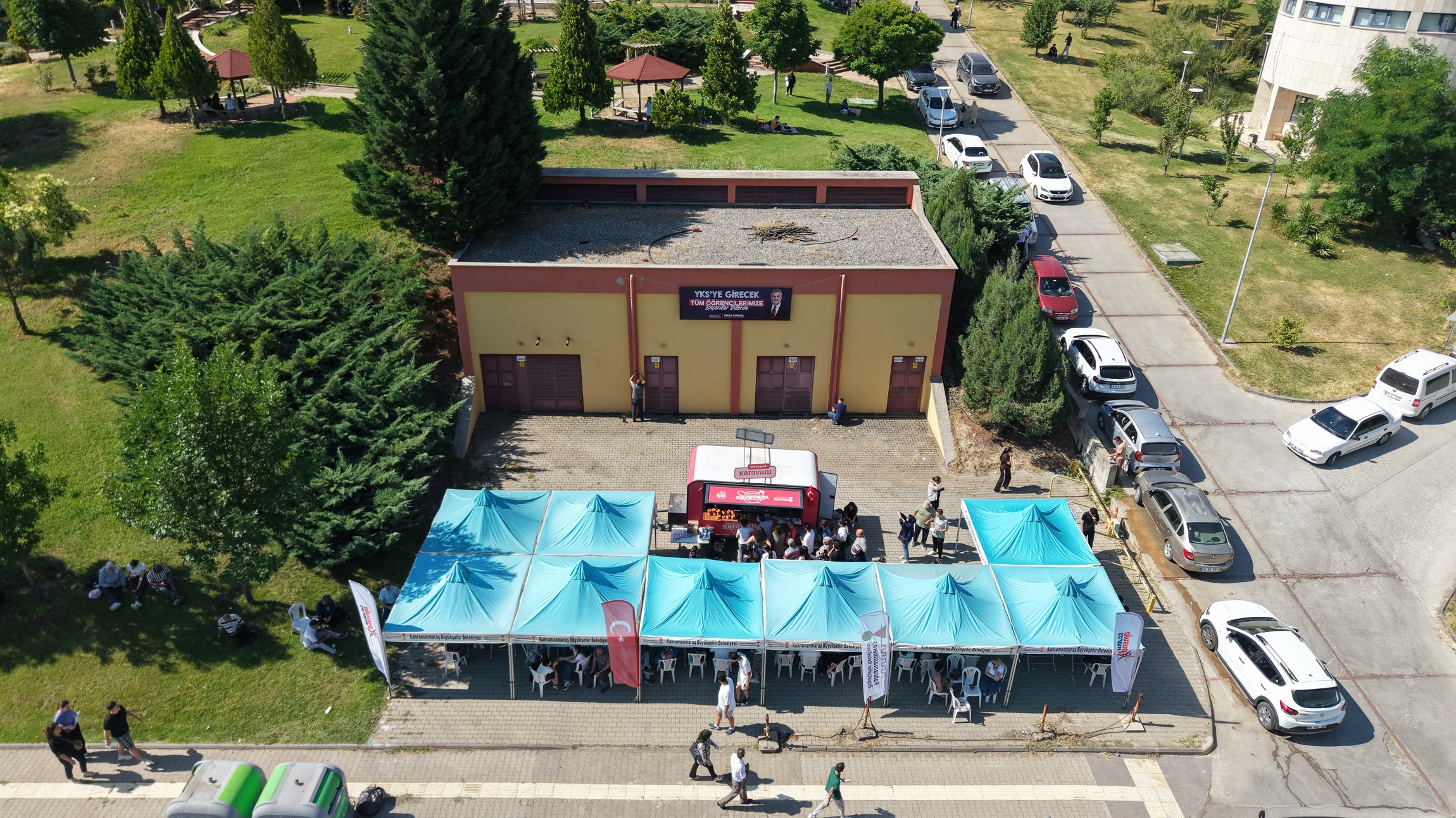 Büyükşehir’in Geleneksel YKS Desteği Yine Beğeni Kazandı 1 Bekleme ve Ikram Noktasi ()