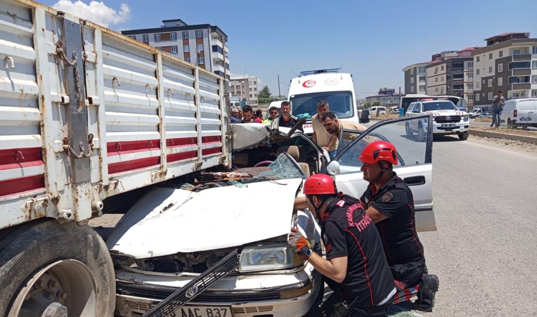 Şiddetli çarpmanın etkisiyle meydana gelen trafik kazasında otomobilde bulunan 2
