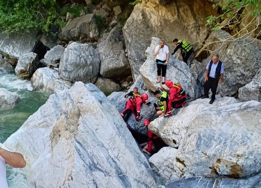 Kahramanmaraş’ta Ceyhan Nehri’nde kaybolmuştu cesedine ulaşıldı Olay, Sarıgüzel Mahallesi Savruk Şelalesi mevkiinde meydana geldi. Edinilen bilgiye