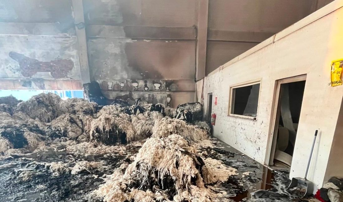 Kahramanmaraş’ta Fabrika Yangını Kontrol Altına Alındı Edinilen bilgilere göre, Yeni Sanayi Sitesi’nde faaliyet gösteren bir fabrikada