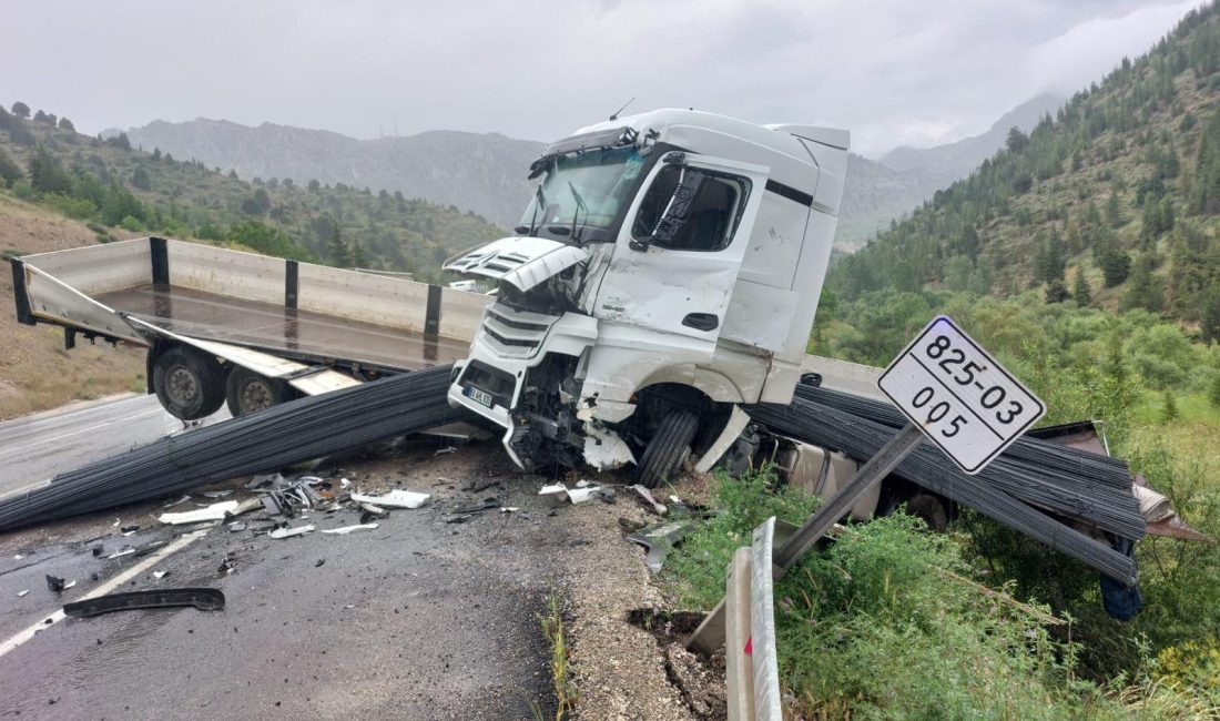 Olay yerinde ilk müdahalesi yapılan yaralı, ambulansla hastaneye kaldırılarak tedavi