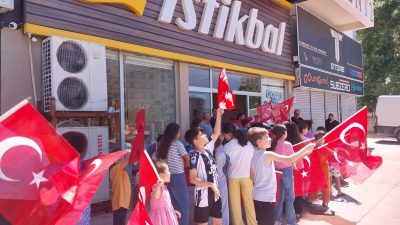 Çocuklarımız bizim geleceğimiz ve en büyük zenginliğimizdir. Karnelerini alarak emeklerinin