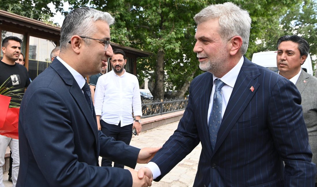 Başkan Fırat Görgel: “Elbistan’ımız İçin El Birliğiyle Çalışmaya Devam Ediyoruz” Kahramanmaraş Büyükşehir Belediye Başkanı Fırat Görgel, Elbistan’da Büyükşehir Belediyesi tarafından