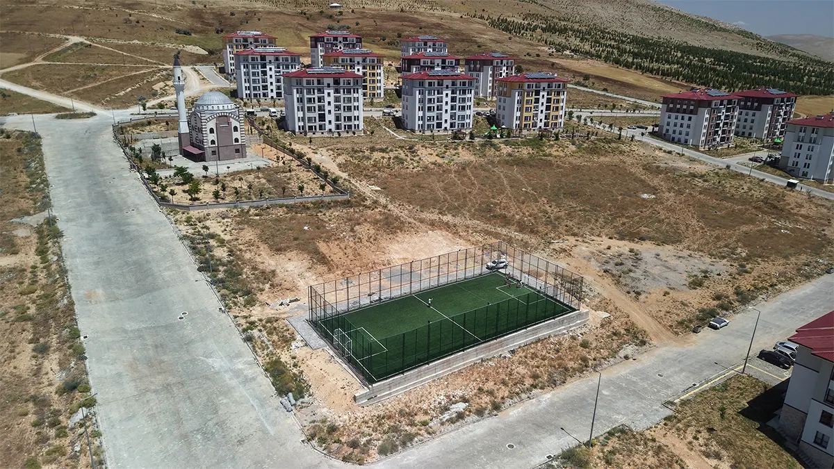 afsine yeni hali saha cocuklara yeni oyun alani