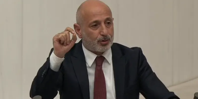Ali Öztunç’tan Sert Tepki: “Kahramanmaraş’ın Kurumlarını Kimseye Vermeyiz” CHP Kahramanmaraş Milletvekili Ali Öztunç, PTT Bölge Müdürlüğü ve Karayolları