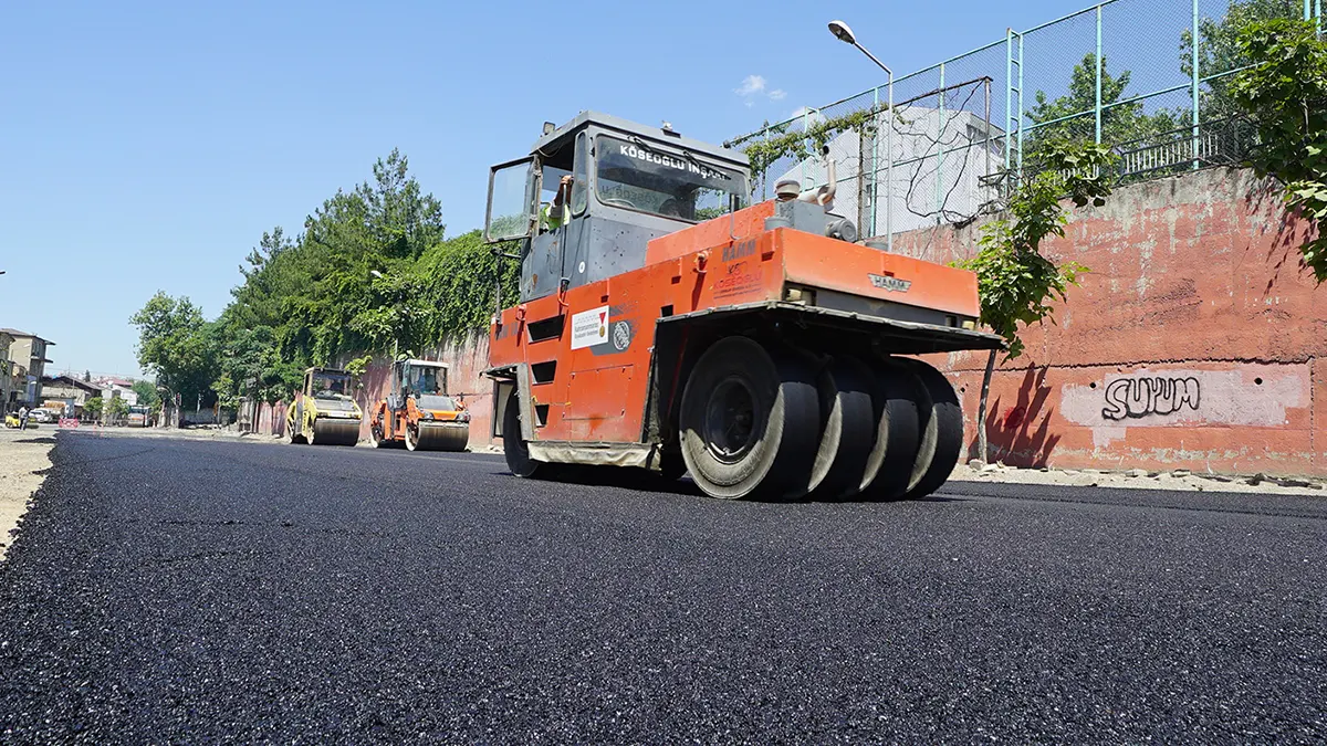 Büyükşehir, Dulkadiroğlu Gazneliler Caddesi’nde Asfalt Mesaisine Başladı 1 buyuksehir dulkadiroglu gazneliler caddesinde asfalt mesaisine basladi