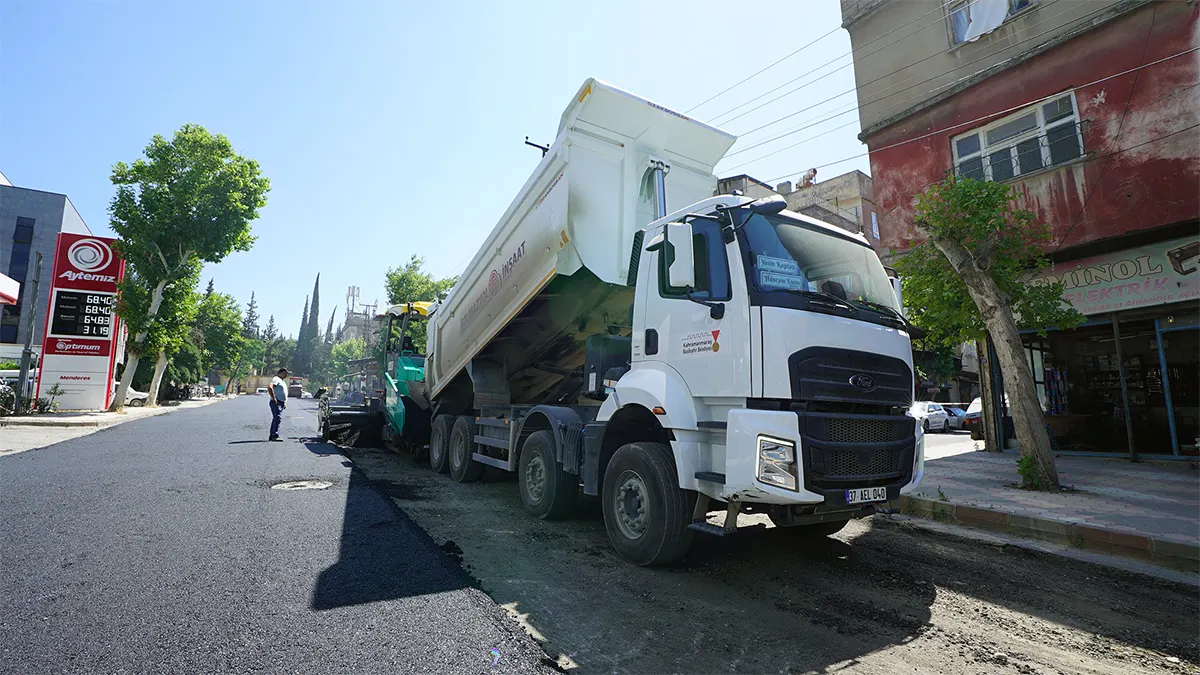 Büyükşehir, Eski Sanayi Sitesinin Yollarını Asfaltlıyor 1 buyuksehir eski sanayi sitesinin yollarini asfaltliyor