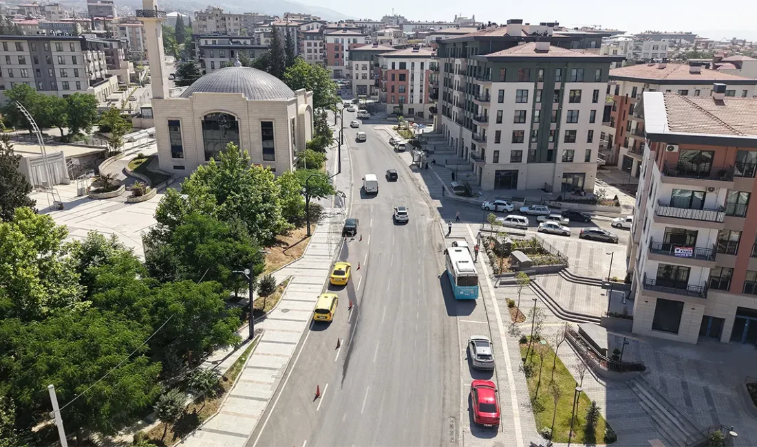 Kahramanmaraş Büyükşehir Belediyesi, şehir genelinde sürdürdüğü ulaşım yatırımlarına hız kesmeden