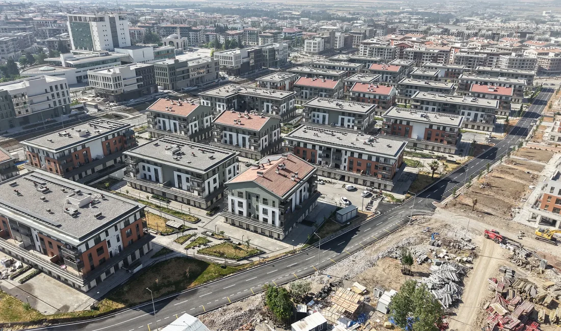 Büyükşehir’den Azerbaycan Mahallesi’nde Asfalt Çalışması Gerçekleştirilen çalışmalar çerçevesinde, mahalledeki 3 ana cadde yaklaşık 5 bin