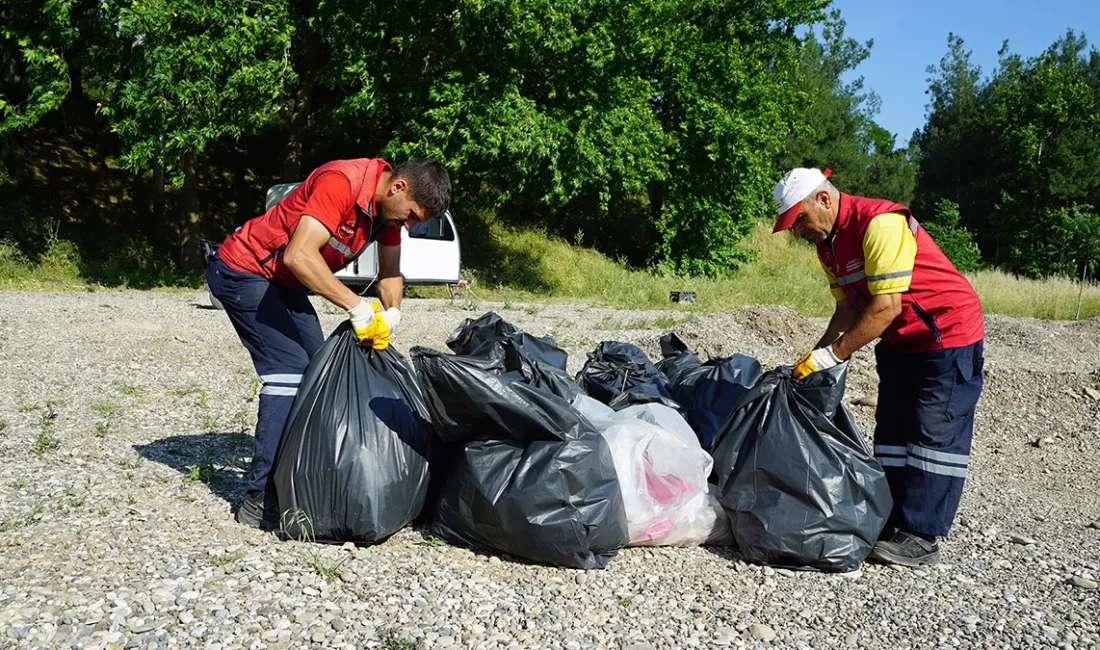 Etkinlik kapsamında yalnızca çevre temizliği yapılmakla kalınmadı, vatandaşlara çevre duyarlılığı