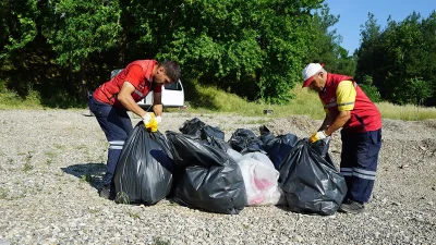 Etkinlik kapsamında yalnızca çevre temizliği yapılmakla kalınmadı, vatandaşlara çevre duyarlılığı