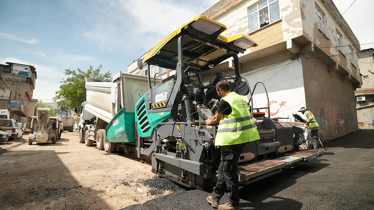 Büyükşehir’den Yeni Haftada 17 Noktada Asfalt Mesaisi 1 buyuksehirden yeni haftada noktada asfalt mesaisi