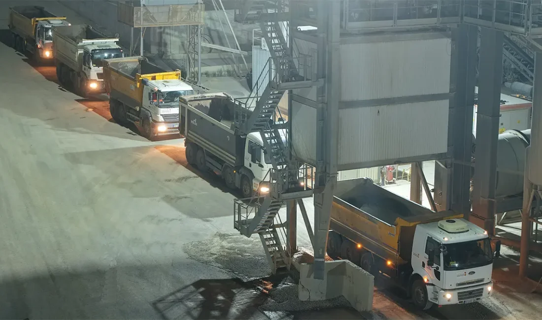 Büyükşehir Belediyesi Asfalt Üretim Tesisi, sahip olduğu yüksek üretim kapasitesiyle