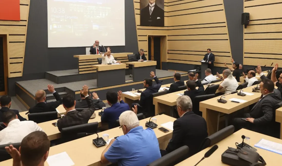 Toplantıda bir önceki meclis toplantısına ait tutanak özeti ele alınırken,