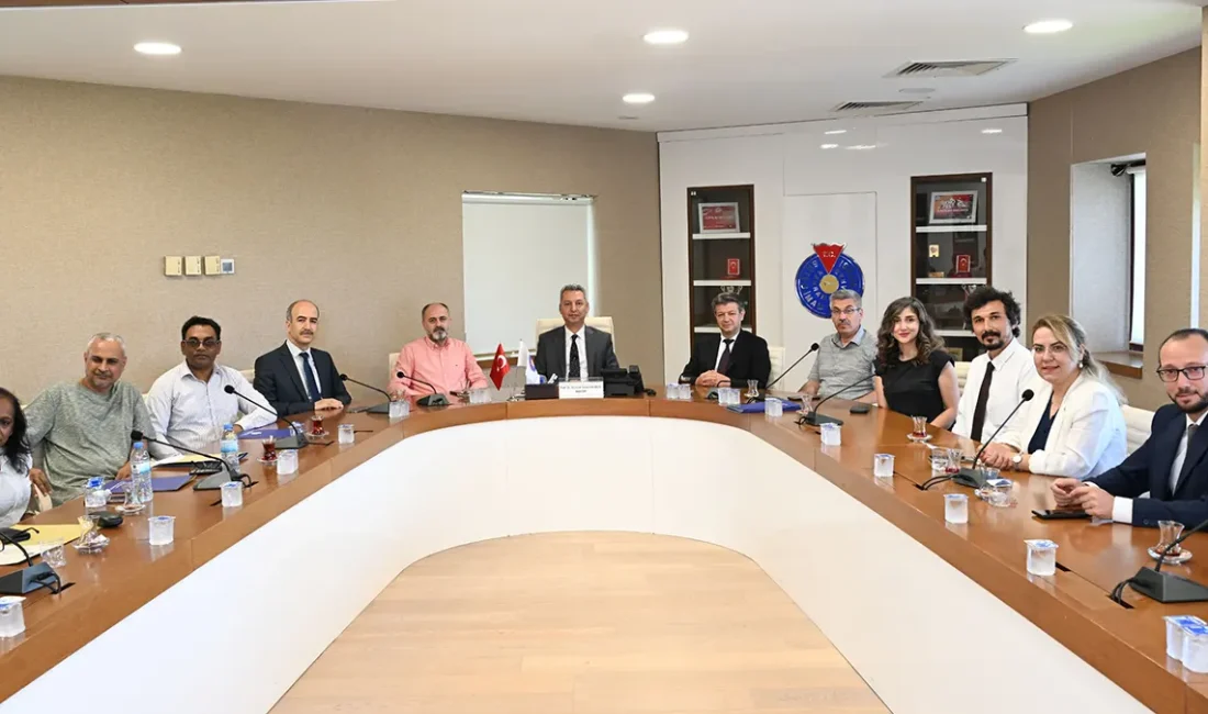Program süresince misafir akademisyenlere ilgili fakültelerden öğretim elemanları eşlik ederken,