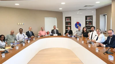Program süresince misafir akademisyenlere ilgili fakültelerden öğretim elemanları eşlik ederken,