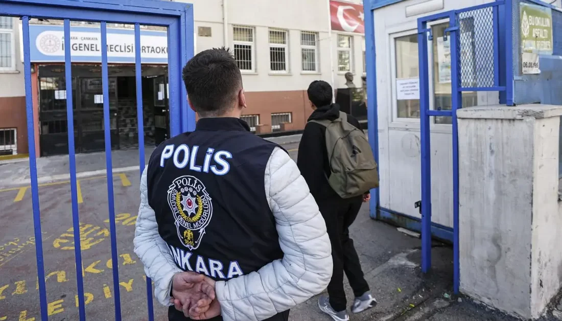 MEB’den Güvenlik Hamlesi! Tüm Okullara Kamera Sistemi Geliyor Milli Eğitim Bakanlığı, okullarda güvenliği artırmak için kapsamlı bir çalışma