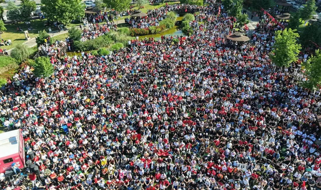 Büyükşehir Belediyesi, organizasyon kapsamında alana gelen vatandaşları yalnız bırakmadı. Sabah