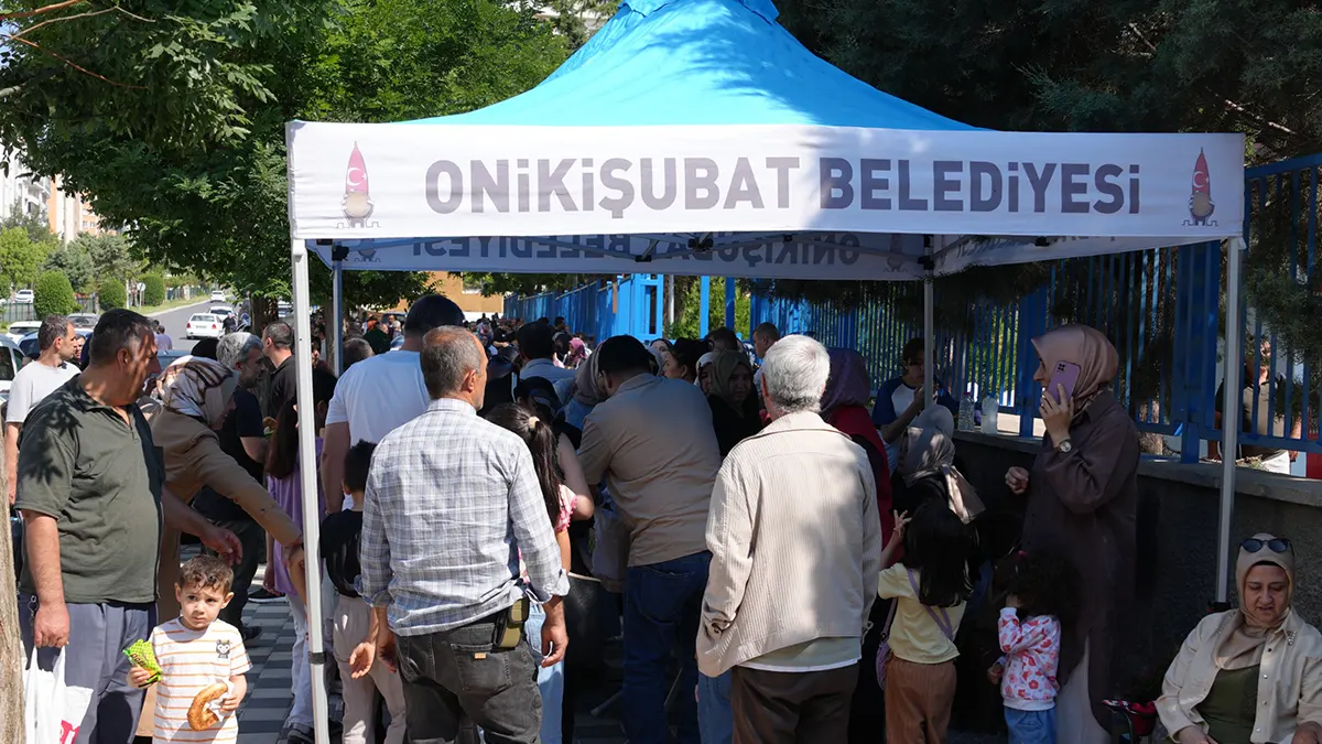 onikisubat belediyesi lgsye giren ogrencilerin ve ailelerinin sinav heyecanina ortak oldu