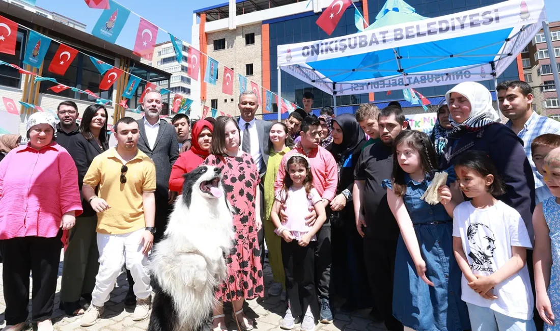 Program kapsamında düzenlenen mehteran gösterisi, katılımcılardan büyük ilgi gördü. Tarihi