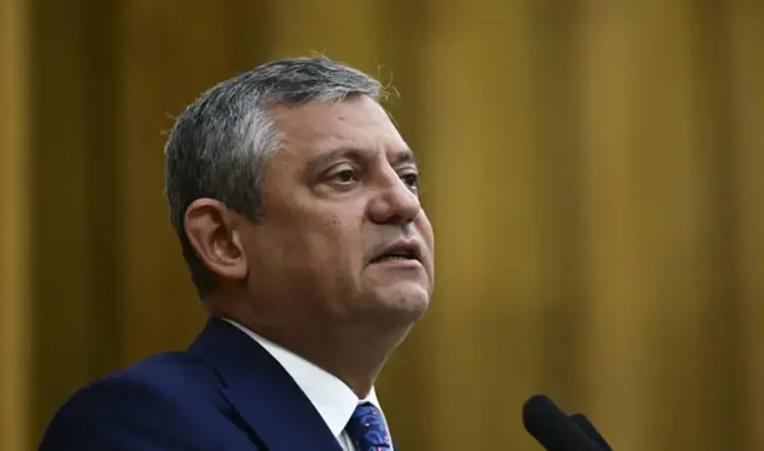 CHP'den ayrıldığını açıklayan Özgür Özel, kurduğu siyasi oluşumun adının "YENİ