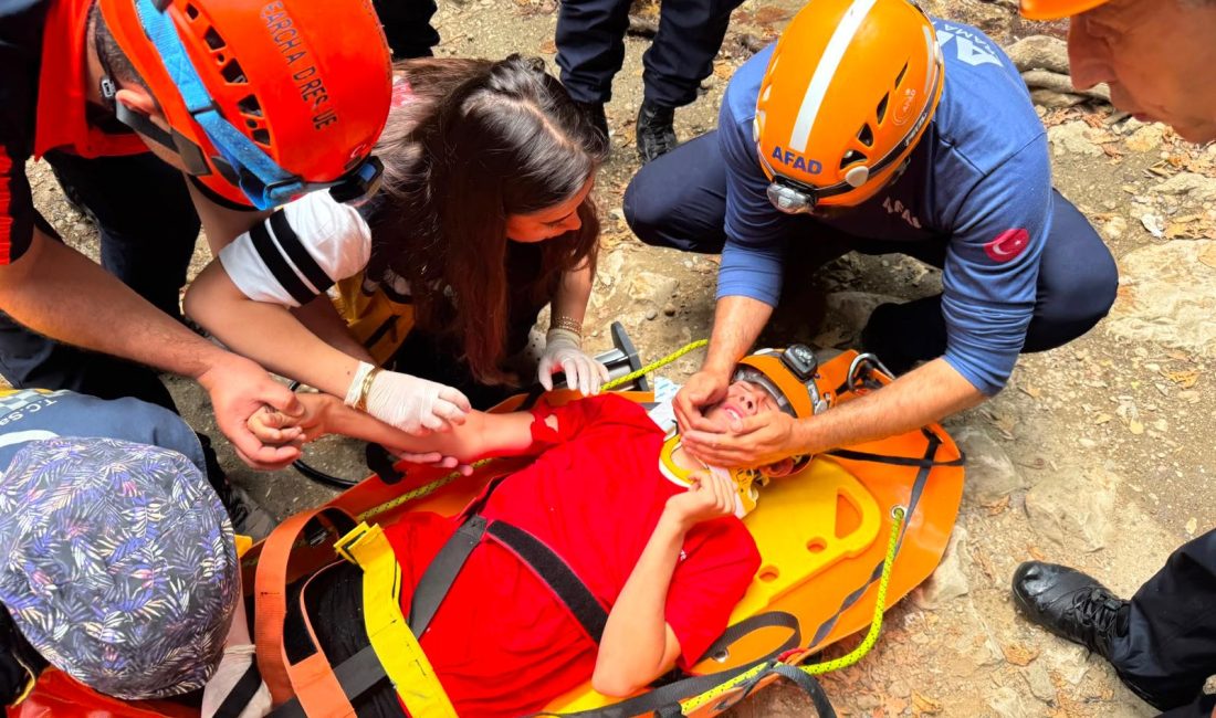 Kahramanmaraş’ta mağarada mahsur kalan 14 yaşındaki çocuk kurtarıldı Edinilen bilgiye göre, Kahramanmaraş 112 Acil Çağrı Merkezi’ne saat 13.10’da