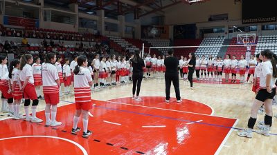 Merkez Spor Kompleksi’nde gerçekleştirilen seçmelere toplam 347 voleybolsever katıldı. Küçük,