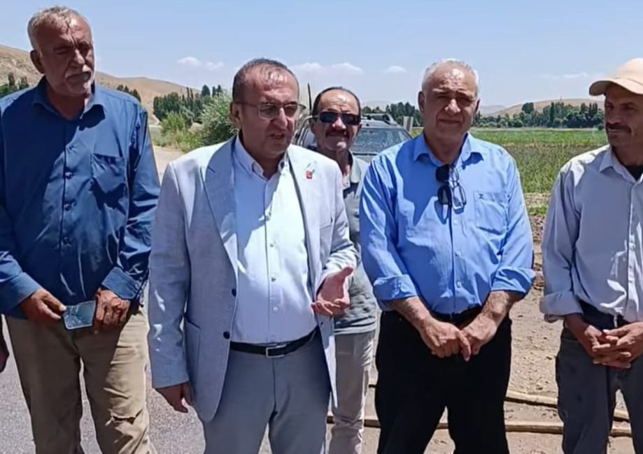 Ünal Ateş: “Adatepe Sulama Hattındaki Arıza Çiftçiyi Mağdur Ediyor Bölgede ekili ve dikili tarım arazilerinin bulunduğunu vurgulayan Ateş, sulama