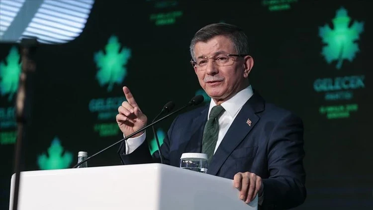 Ahmet Davutoğlu’nun Yeni Dönemi Başlıyor! Aktif Siyaseti Bıraktı, İşte Bundan Sonraki Yol Haritası Eski Başbakan Ahmet Davutoğlu, Gelecek Partisi'nin siyasi faaliyetlerini sonlandırdıklarını ve
