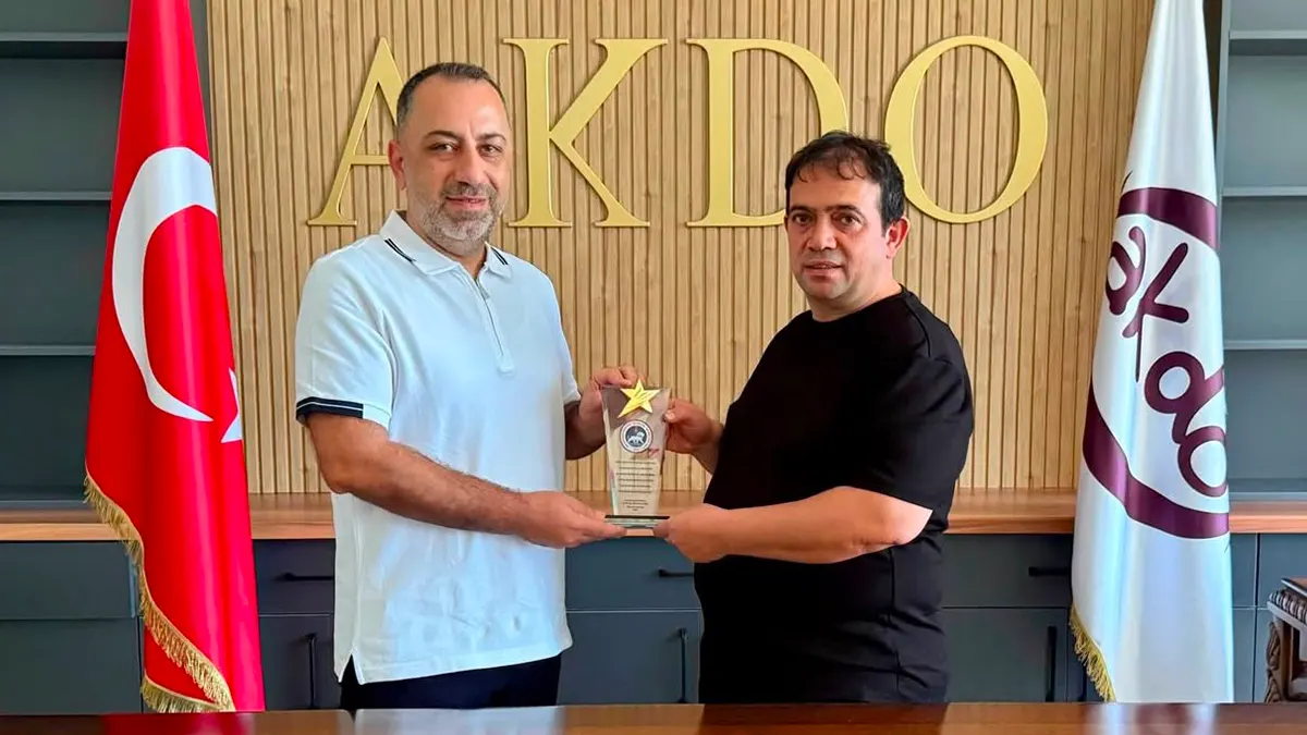 Yeni sezon öncesinde gerçekleştirilen sponsorluk anlaşmasıyla AKDO, Kahramanmaraş İstiklalspor’a olan