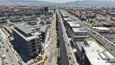 Kahramanmaraş Büyükşehir Belediyesi, şehir genelinde ulaşım altyapısını güçlendirmek ve vatandaşlara
